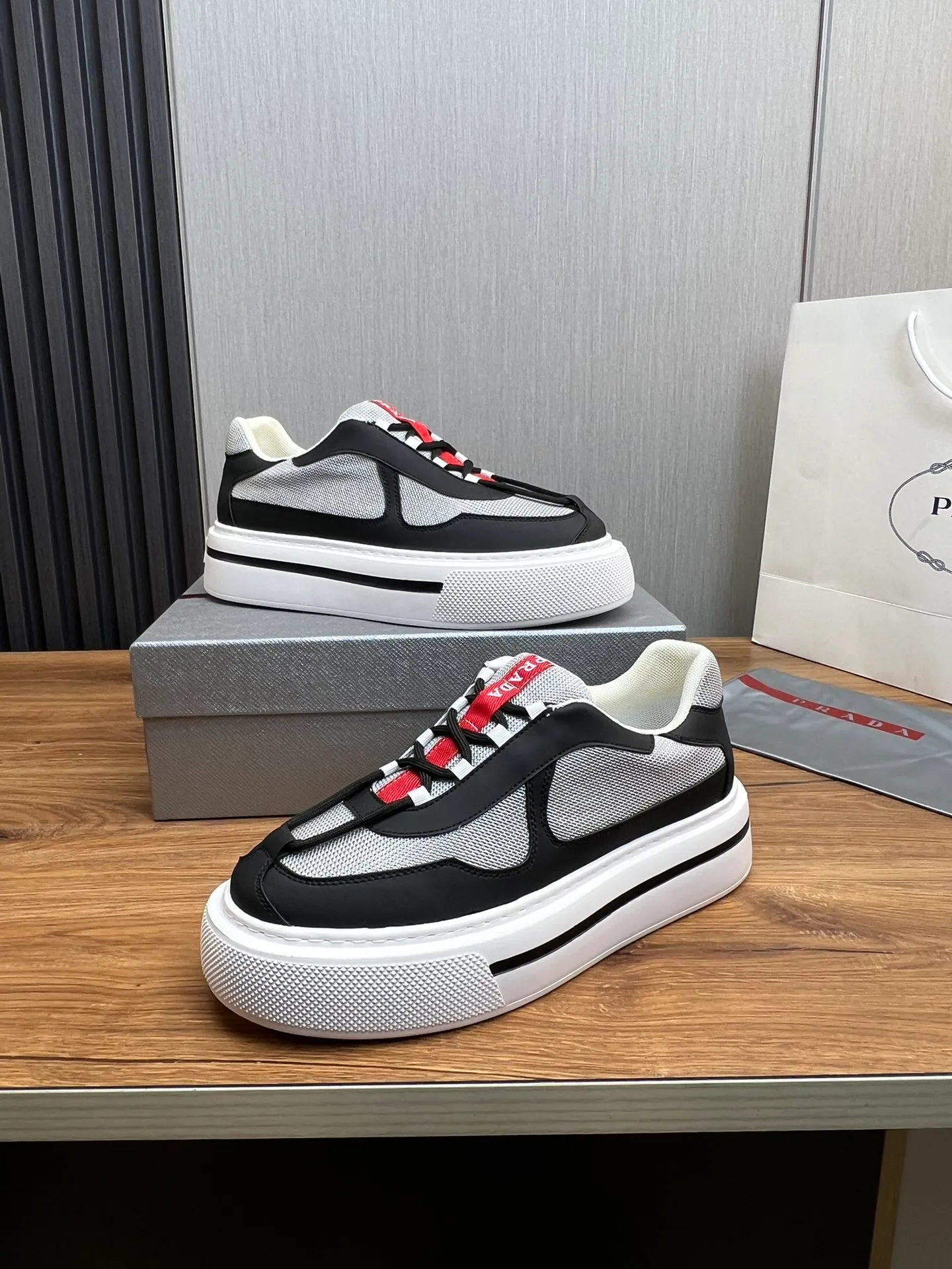 Men's shoes 💰580💰 [PRADA] Men's shoes are popular in the counter, official website is synchronized, 1 high-quality shipment ✔️Original fly-woven cowhide + cowhide lining, 1🆚1 replica, original sole, 38-45 (45 customized, non-refundable)